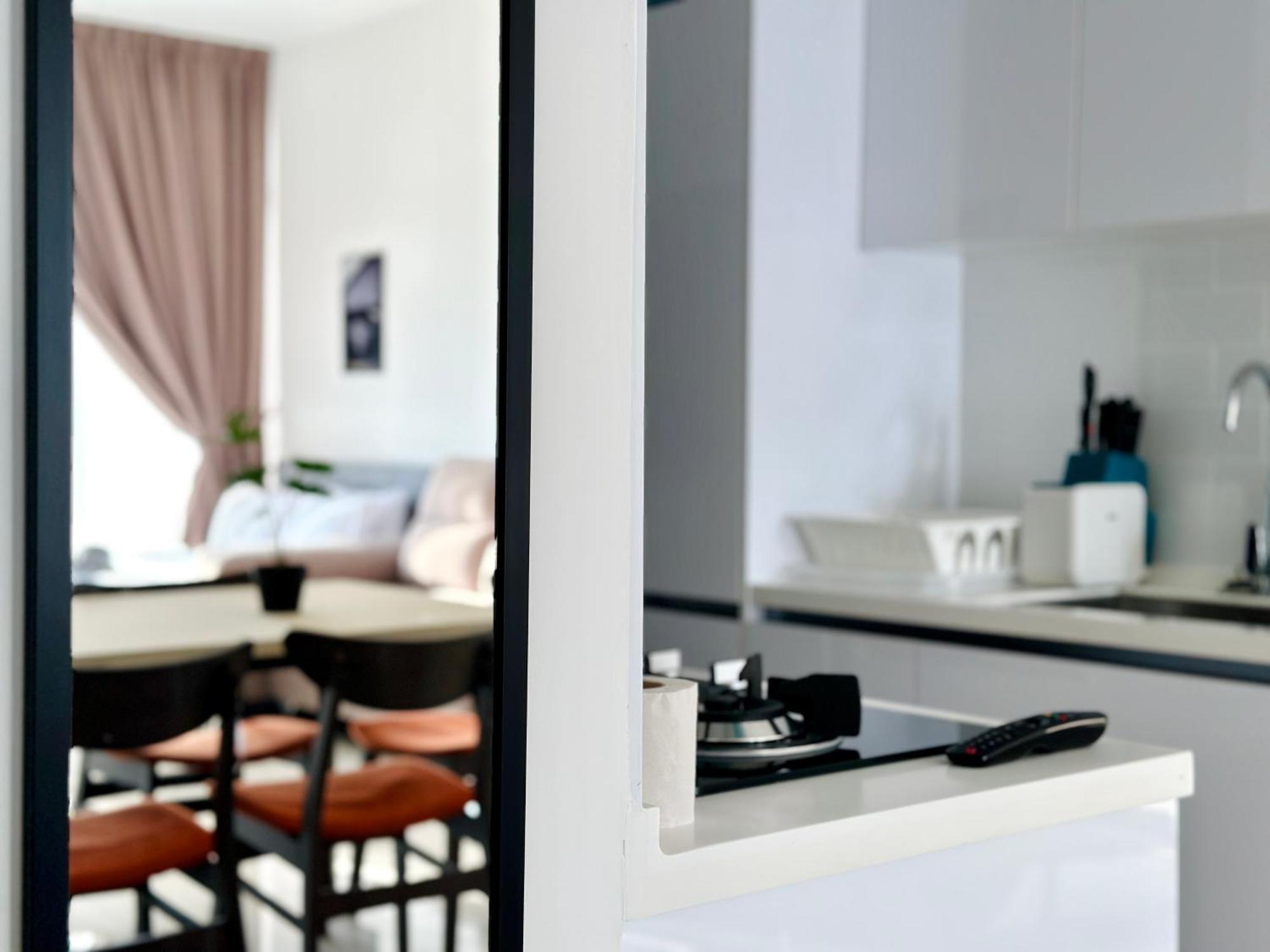 New 2Br Georgetown Warm And Lovely Homestay 10Pax-无敌美景两房民宿 Beacon Executive Suite Екстериор снимка