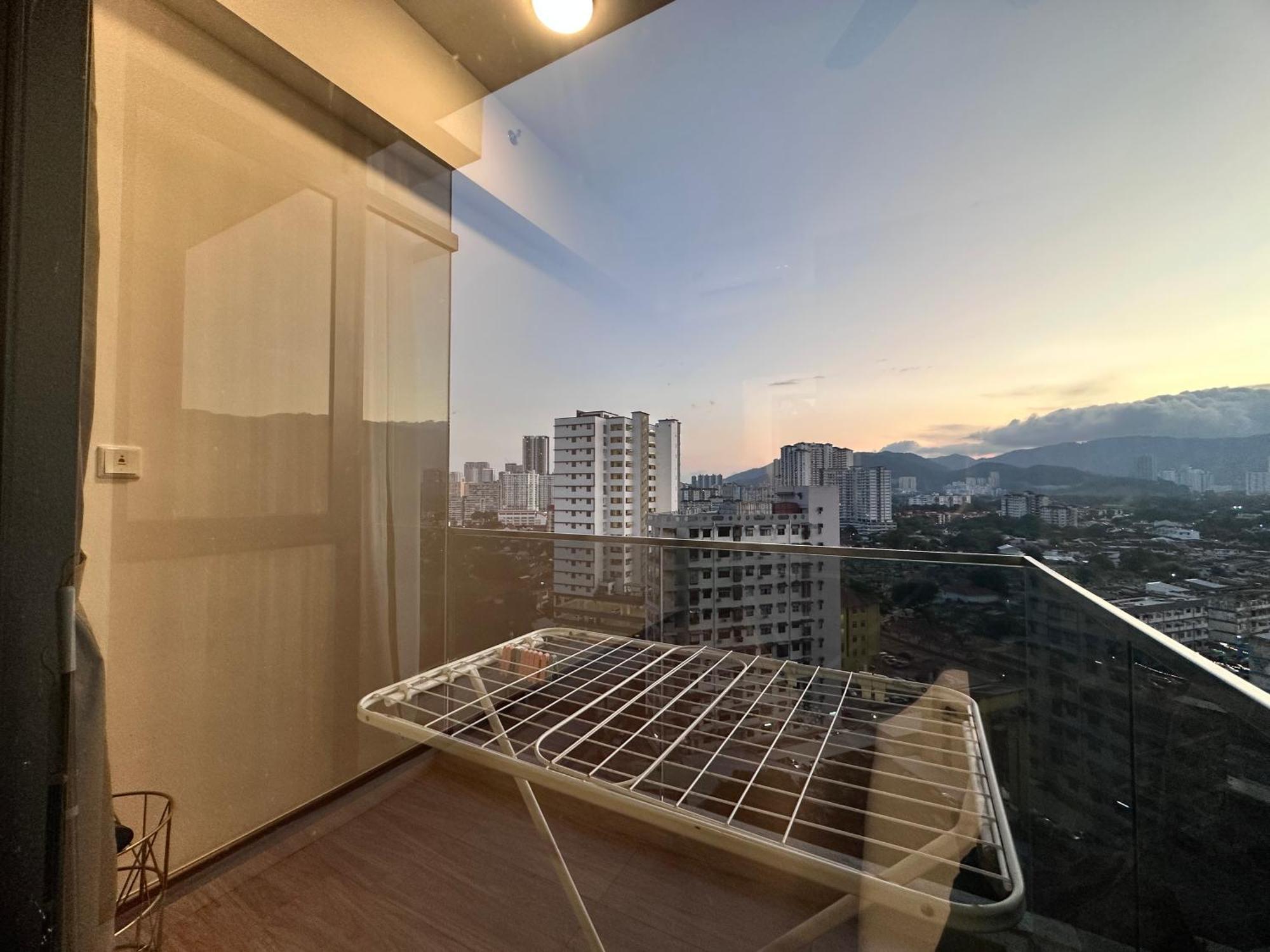 New 2Br Georgetown Warm And Lovely Homestay 10Pax-无敌美景两房民宿 Beacon Executive Suite Екстериор снимка